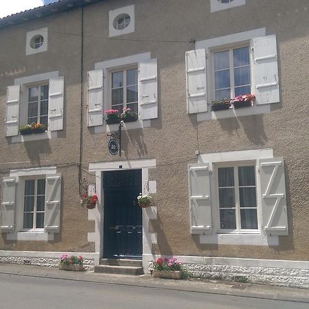 Vingt Grand Rue Bed & Breakfast Champagne-Mouton Екстериор снимка