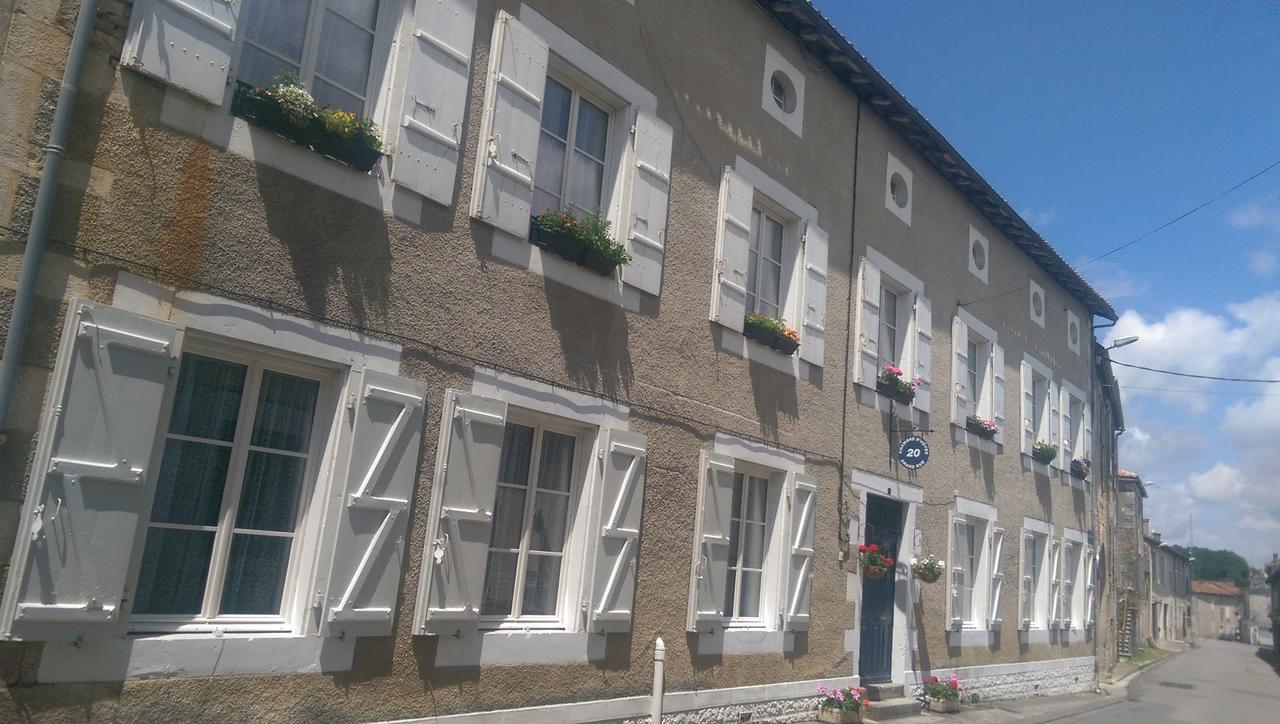 Vingt Grand Rue Bed & Breakfast Champagne-Mouton Екстериор снимка