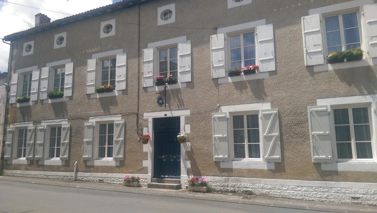 Vingt Grand Rue Bed & Breakfast Champagne-Mouton Екстериор снимка